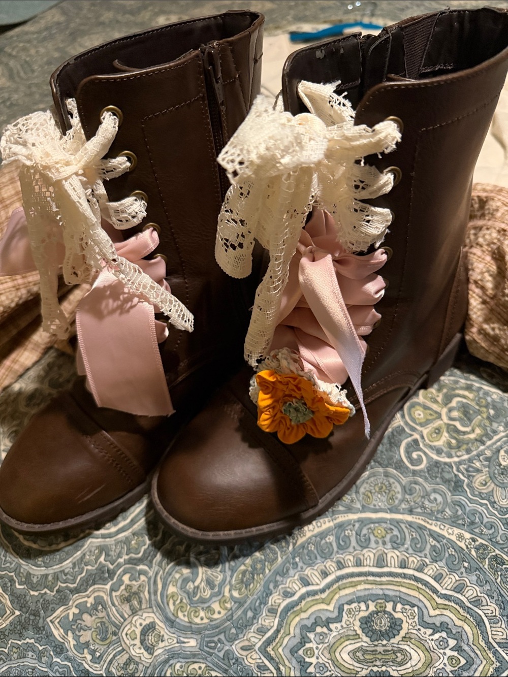 Boots - Comfortview Brand - Brown with Shabby Chic Embellishments - SZ 8WW